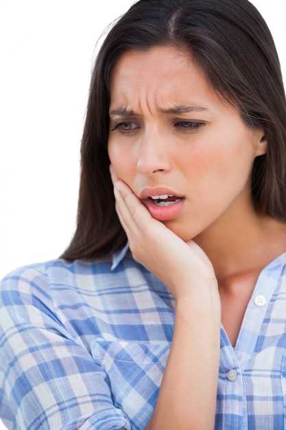 Какие симптомы сопровождают кисту зуба на нижней челюсти?