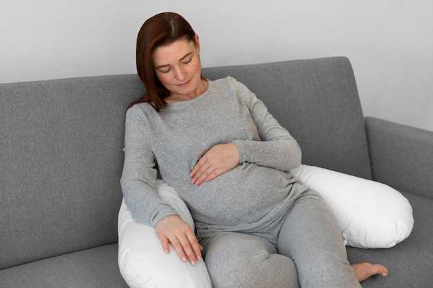 Как отличить первичные признаки беременности от гормонального сбоя
